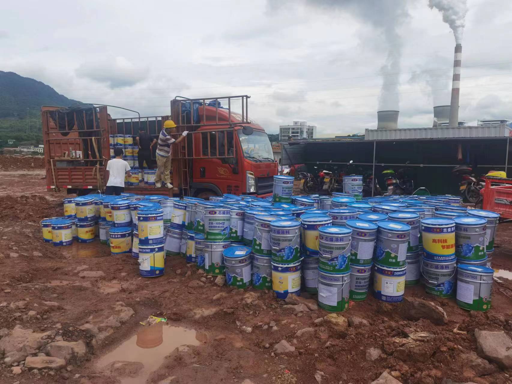 抓緊卸，還有一車