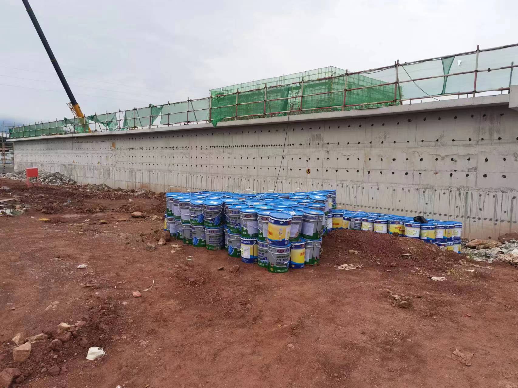 退伍軍人組成的施工隊(duì)，物料存放都要保持隊(duì)形